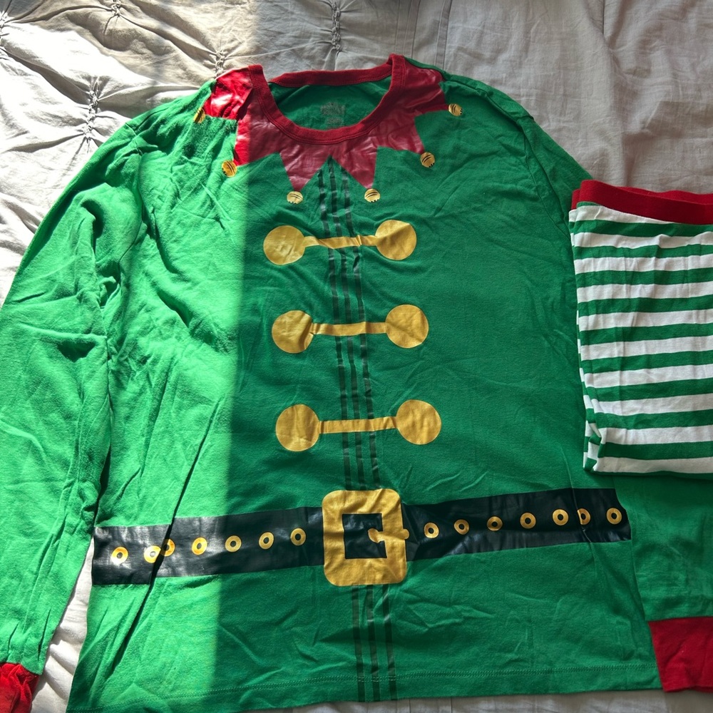 Men’s XL Christmas wondershop elf pajamas